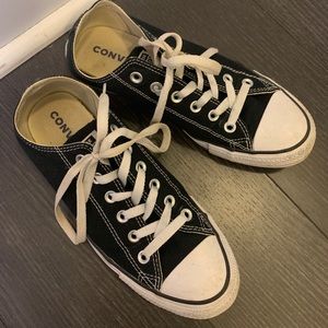 Black and white converse, size 8.5
